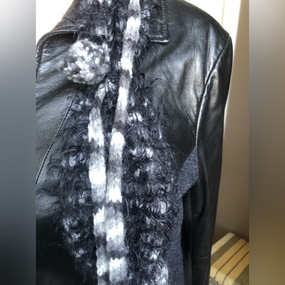 Soft Grey and Black Winter Scarf - pompous - Picture 3 of 5